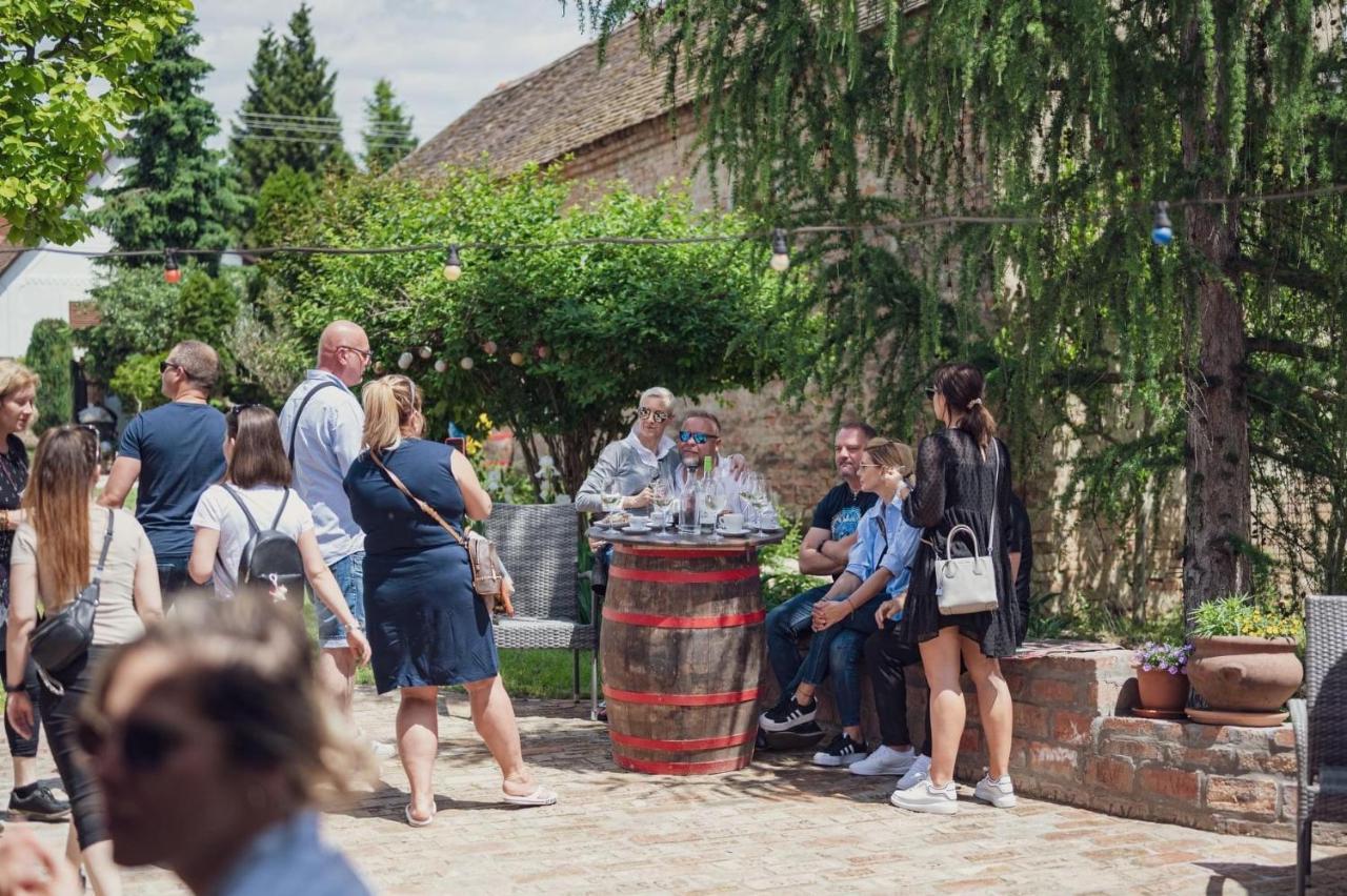 Vaj Bisztró és Vendégház Palkonya Exterior foto
