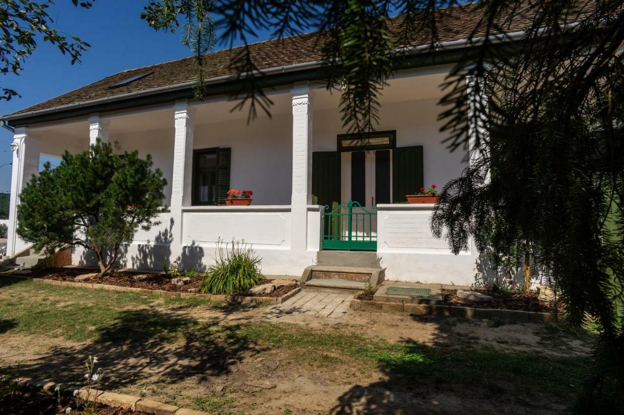 Vaj Bisztró és Vendégház Palkonya Exterior foto