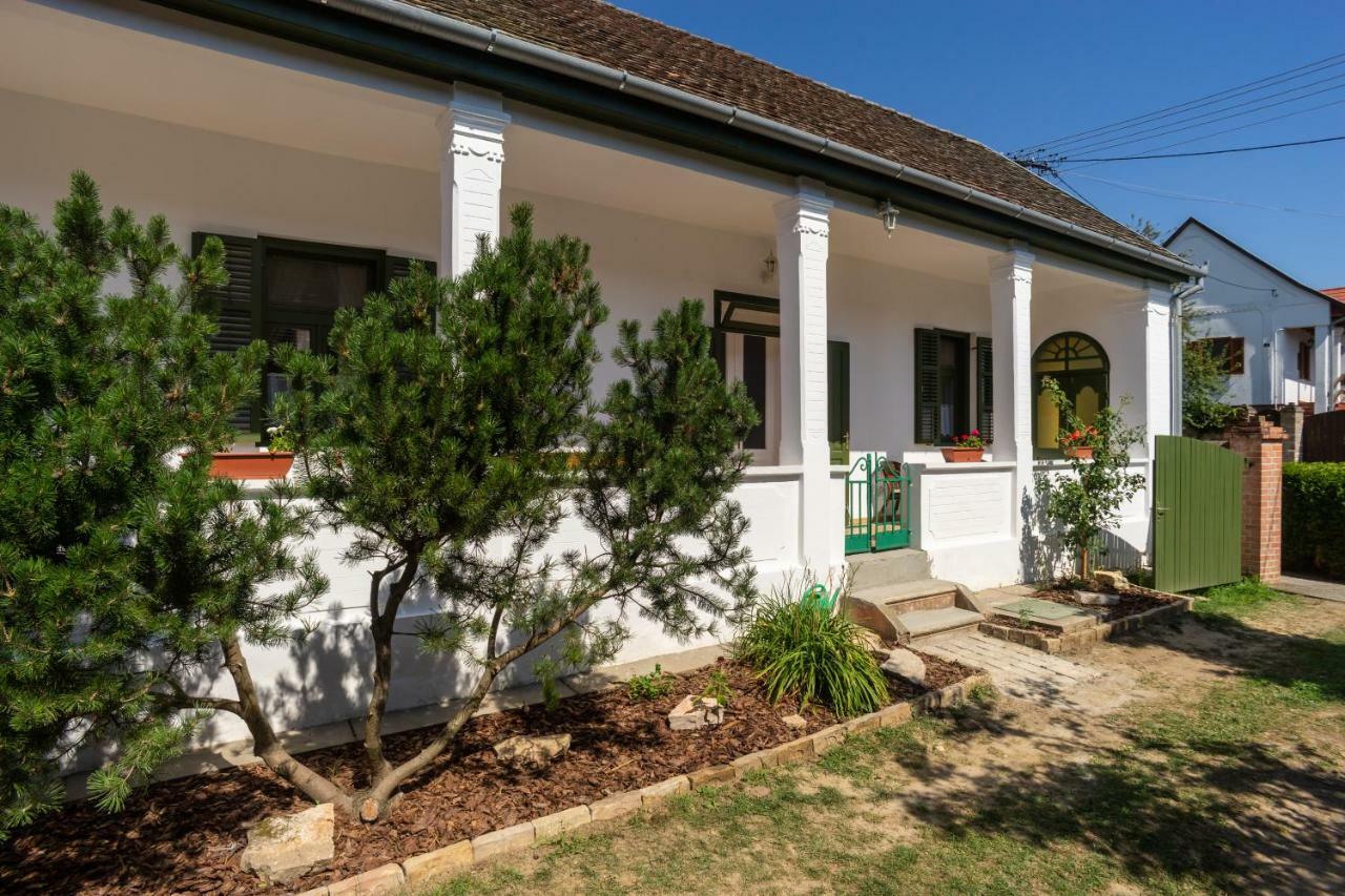 Vaj Bisztró és Vendégház Palkonya Exterior foto